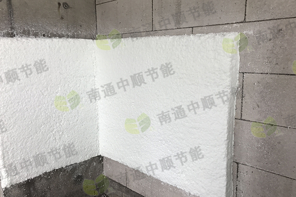 玻璃棉喷涂.jpg 玻璃棉喷涂.jpg